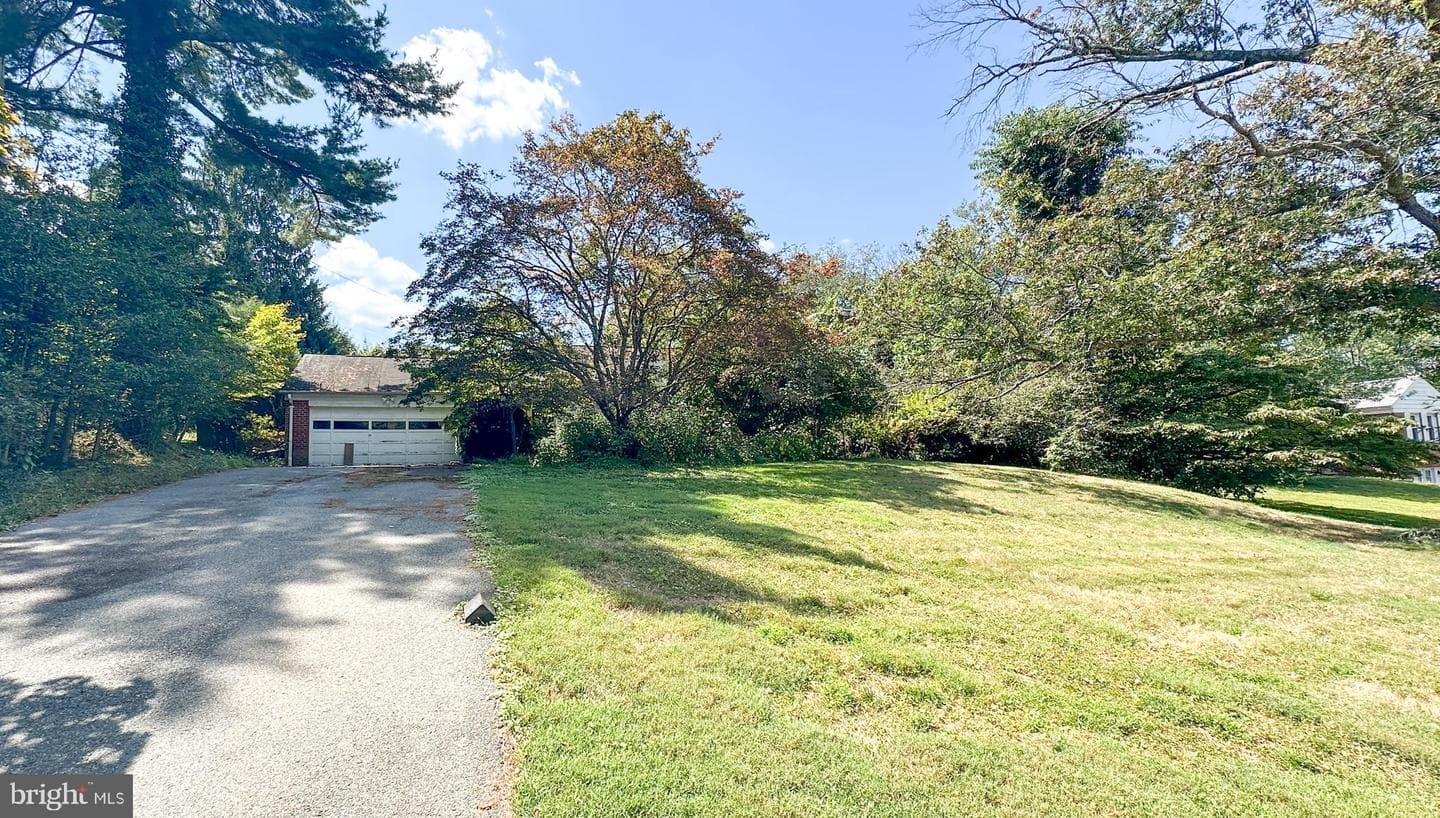 9223 Rosemont Drive photo 3