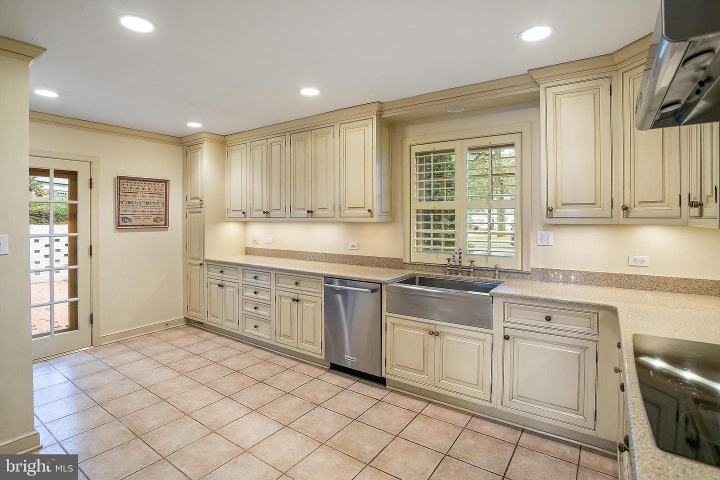 8126 Kerry Lane photo 11