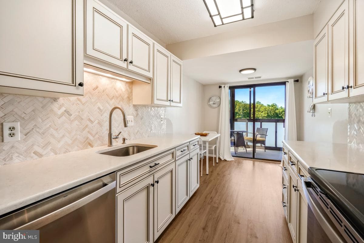 15100 Interlachen Drive #4-1021 photo 15