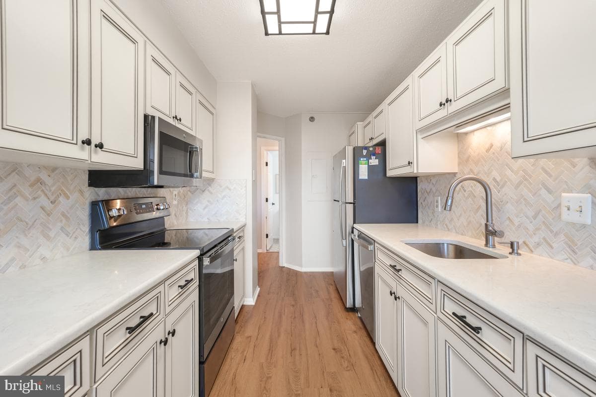 15100 Interlachen Drive #4-1021 photo 16