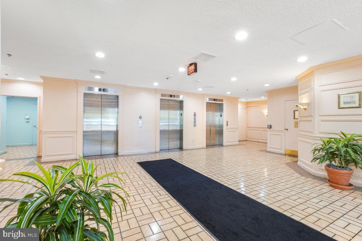 15100 Interlachen Drive #4-1021 photo 4