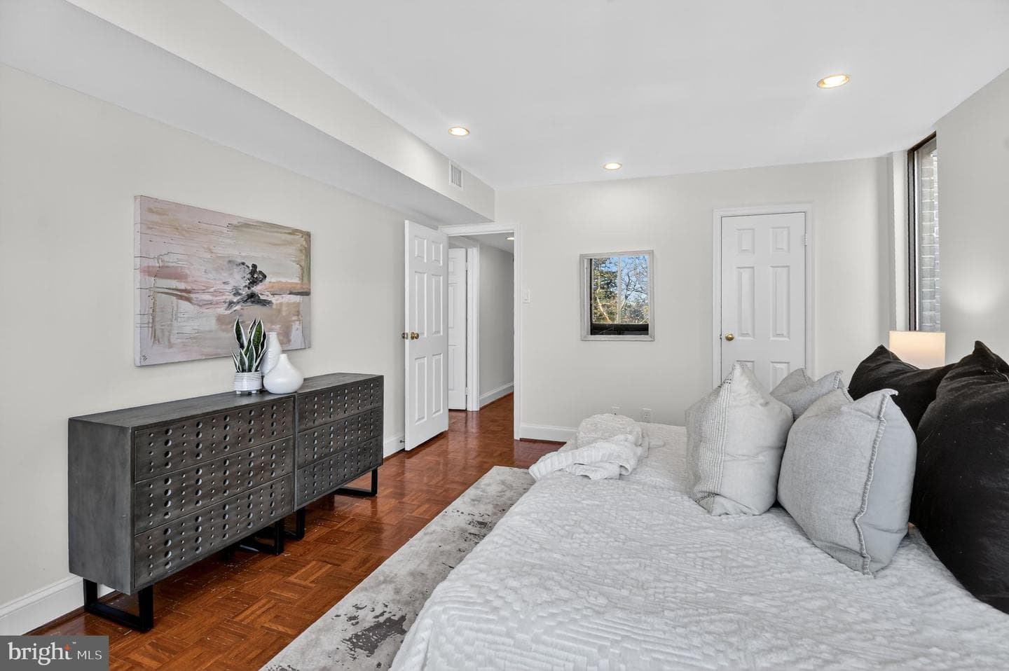 4924 Sentinel Drive #2-406 photo 18