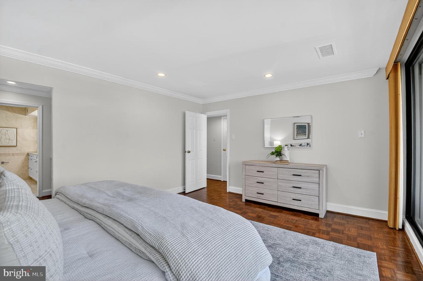 4924 Sentinel Drive #2-406 photo 19