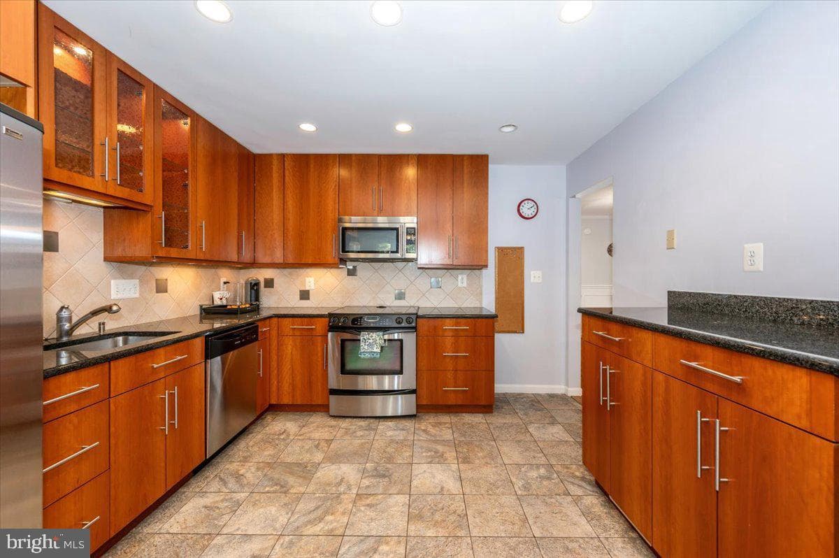 15414 Manor Village Lane photo 9