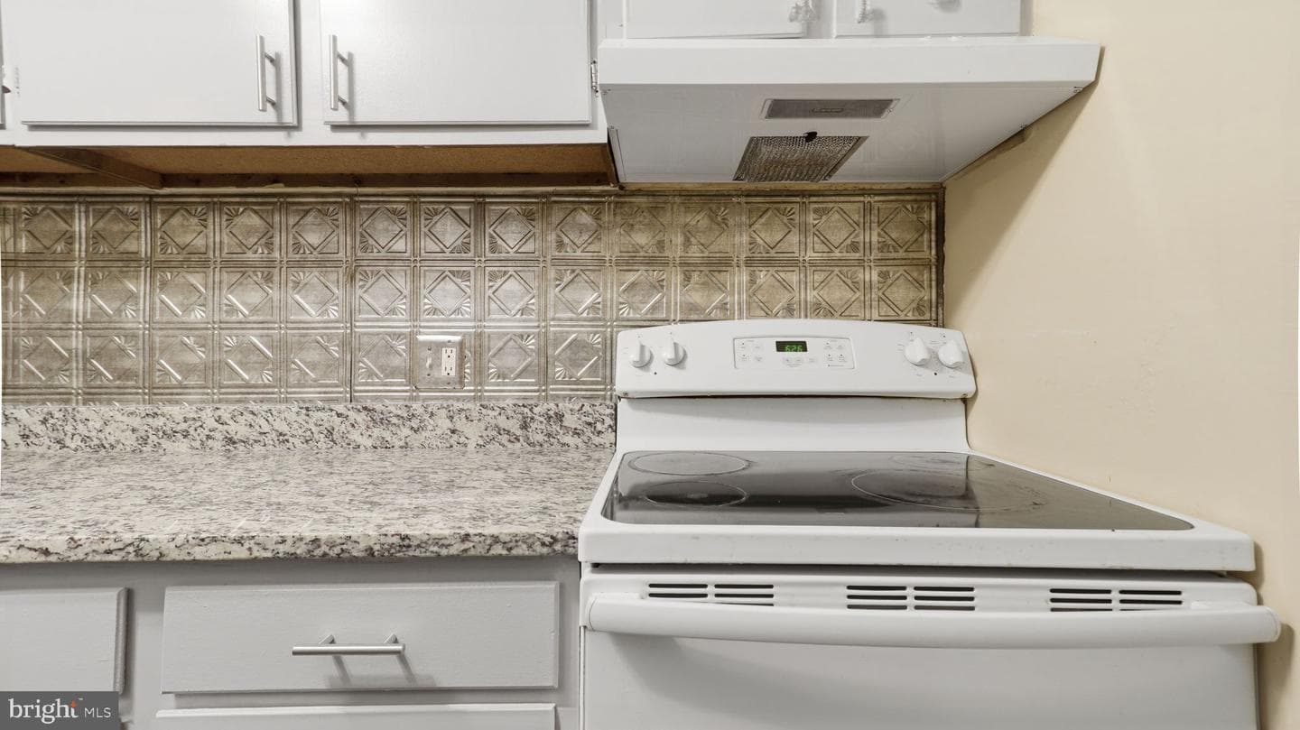 3301 Hewitt Avenue #204 photo 14