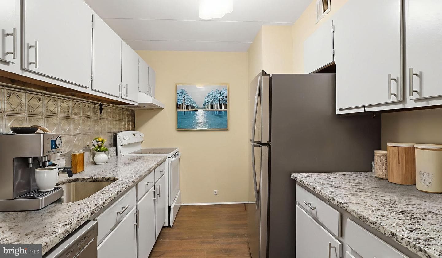 3301 Hewitt Avenue #204 photo 8