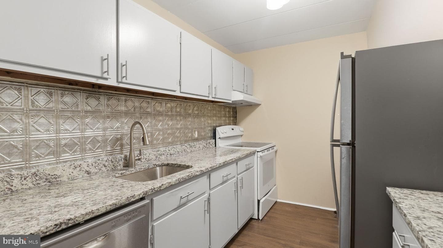 3301 Hewitt Avenue #204 photo 9
