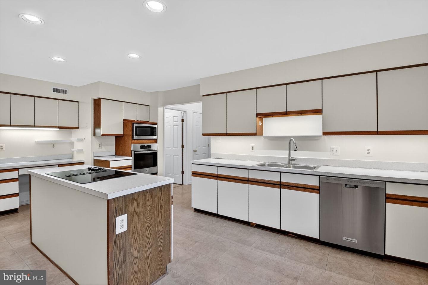 11902 Bernard Drive photo 20