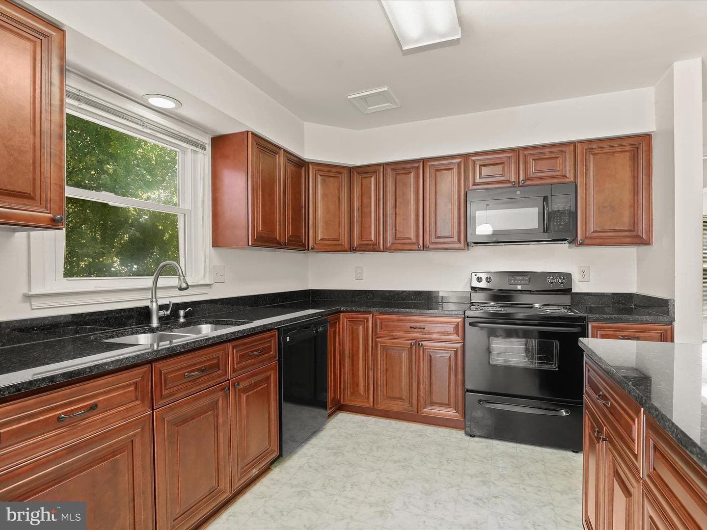 14709 Harvest Lane photo 10