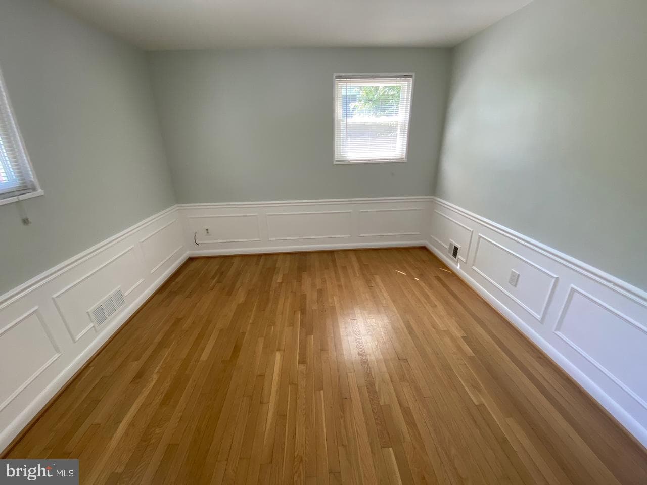 12704 Bushey Drive photo 4