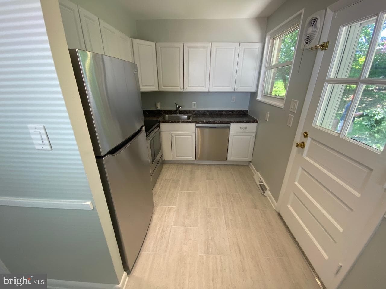 12704 Bushey Drive photo 6