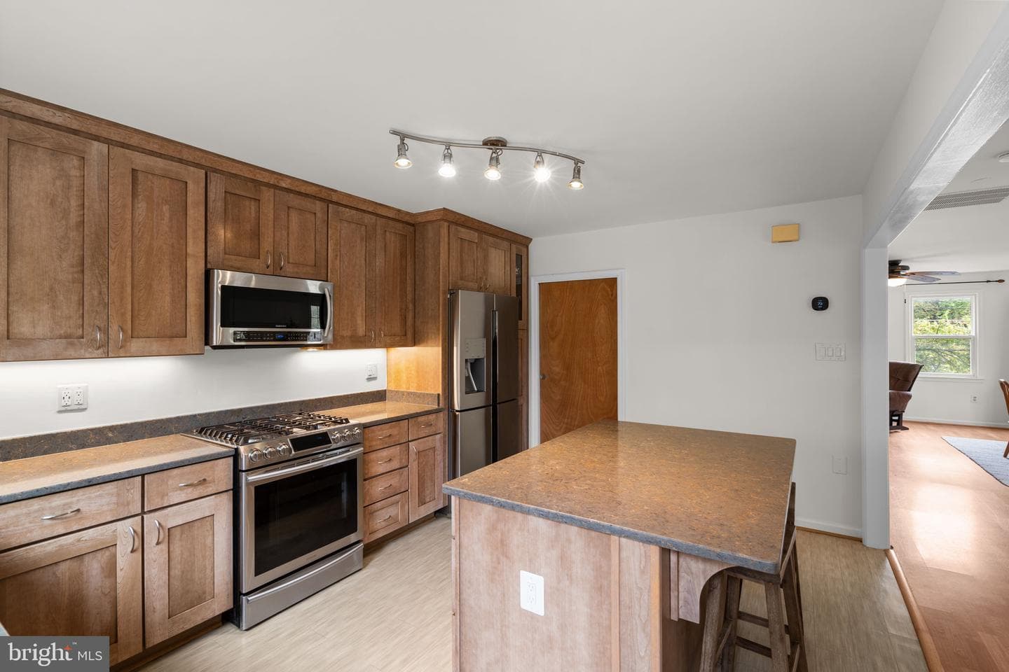 48 Oswego Avenue photo 13