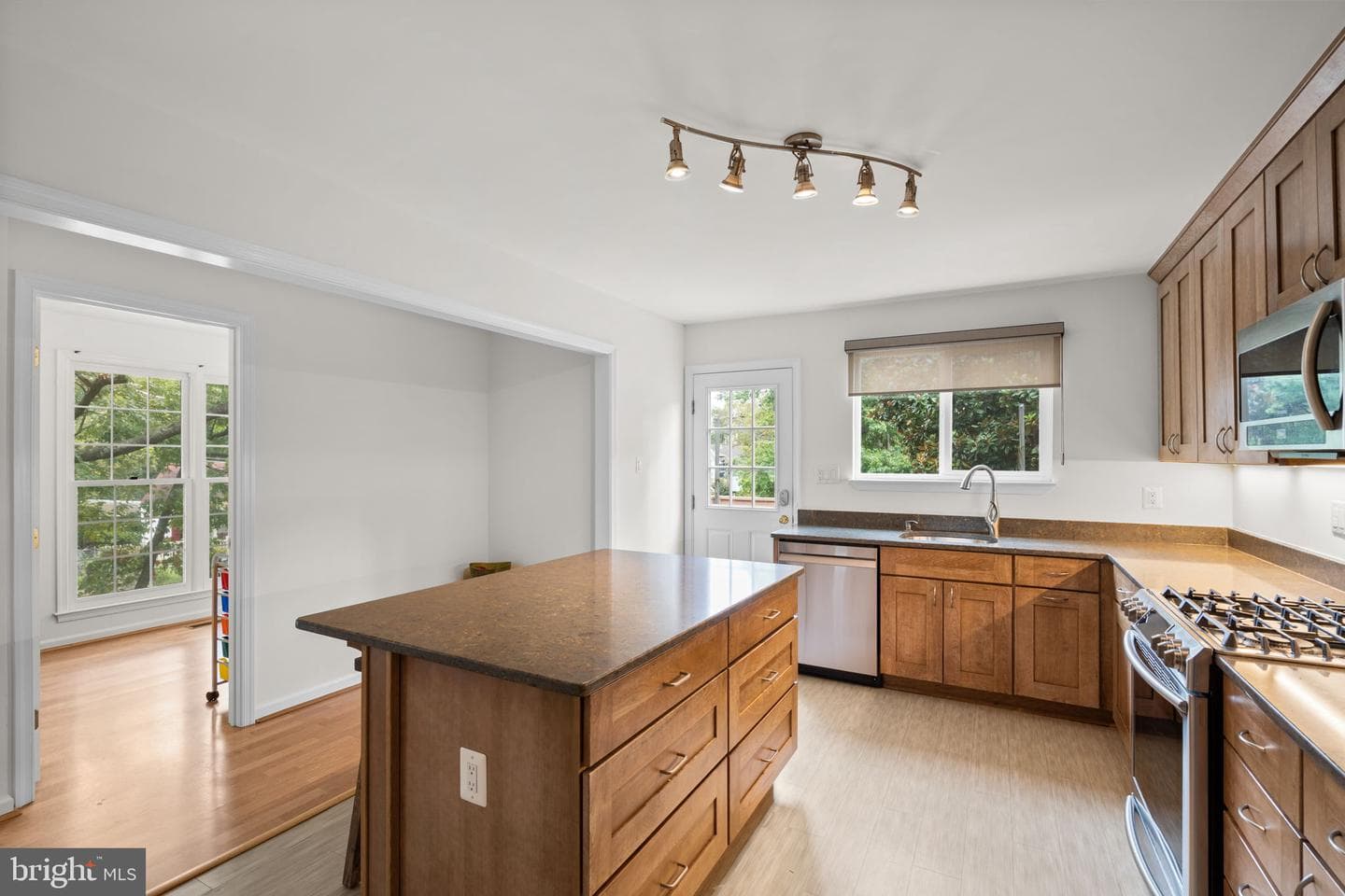 48 Oswego Avenue photo 15