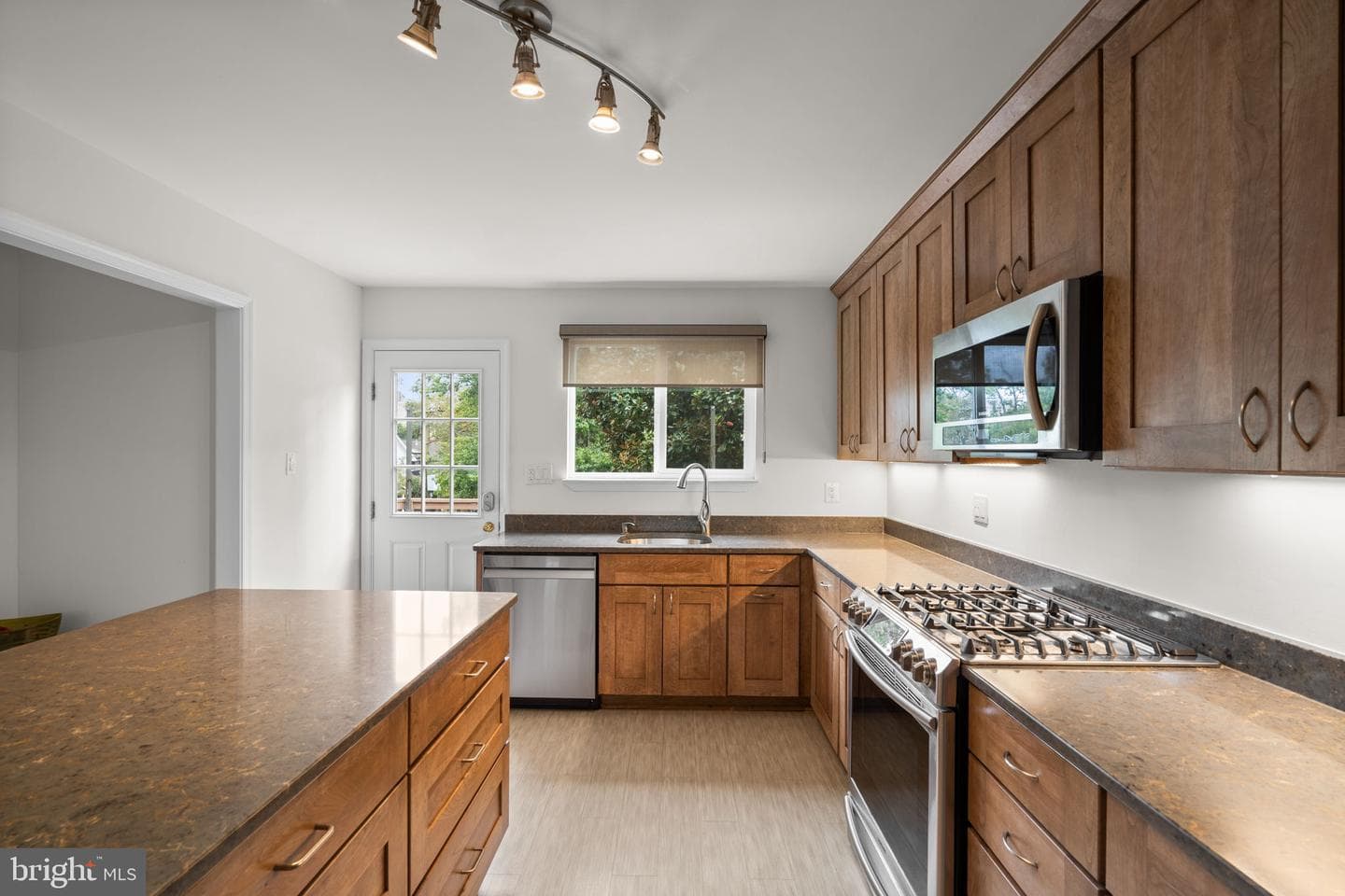 48 Oswego Avenue photo 16