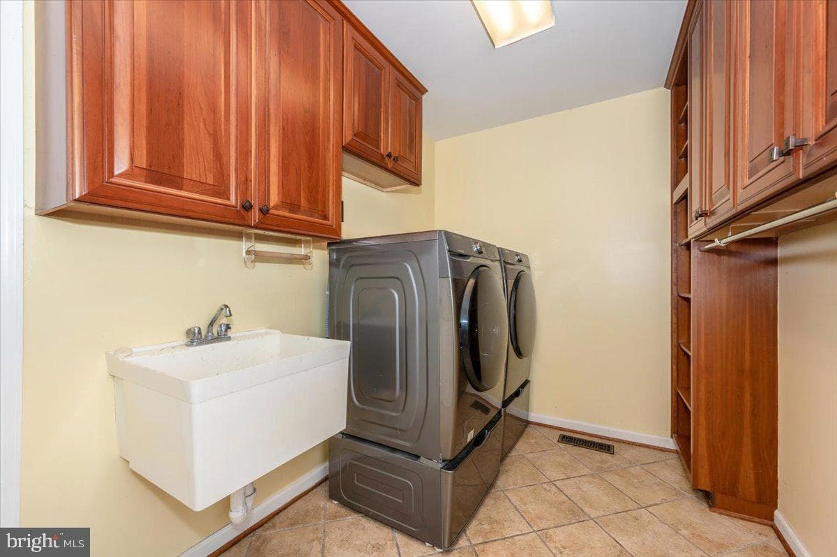 10 Megans Court photo 17