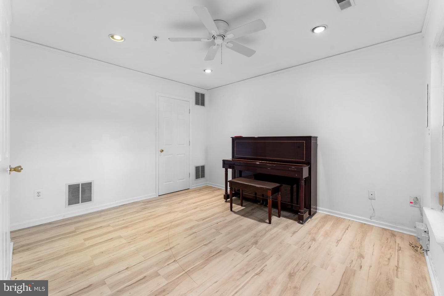 9443 Fields Road photo 4