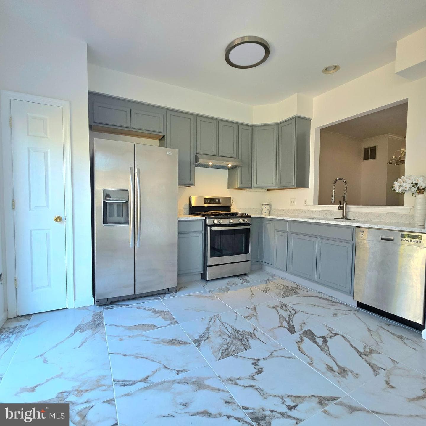 9443 Fields Road photo 6