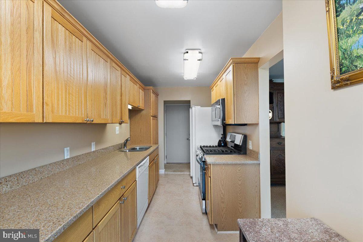 3333 University Boulevard W #1101 photo 17
