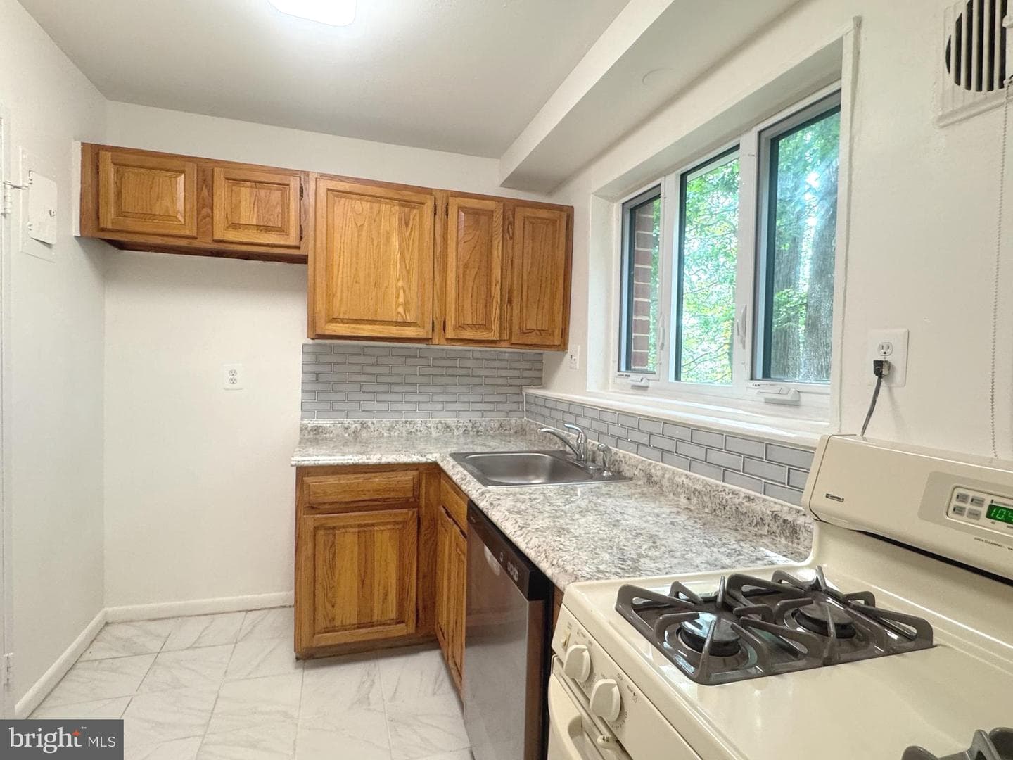 10403 Montrose Avenue #10403 photo 8