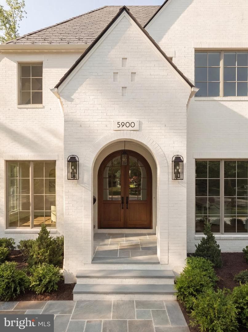 5900 Kennedy Drive, Chevy Chase