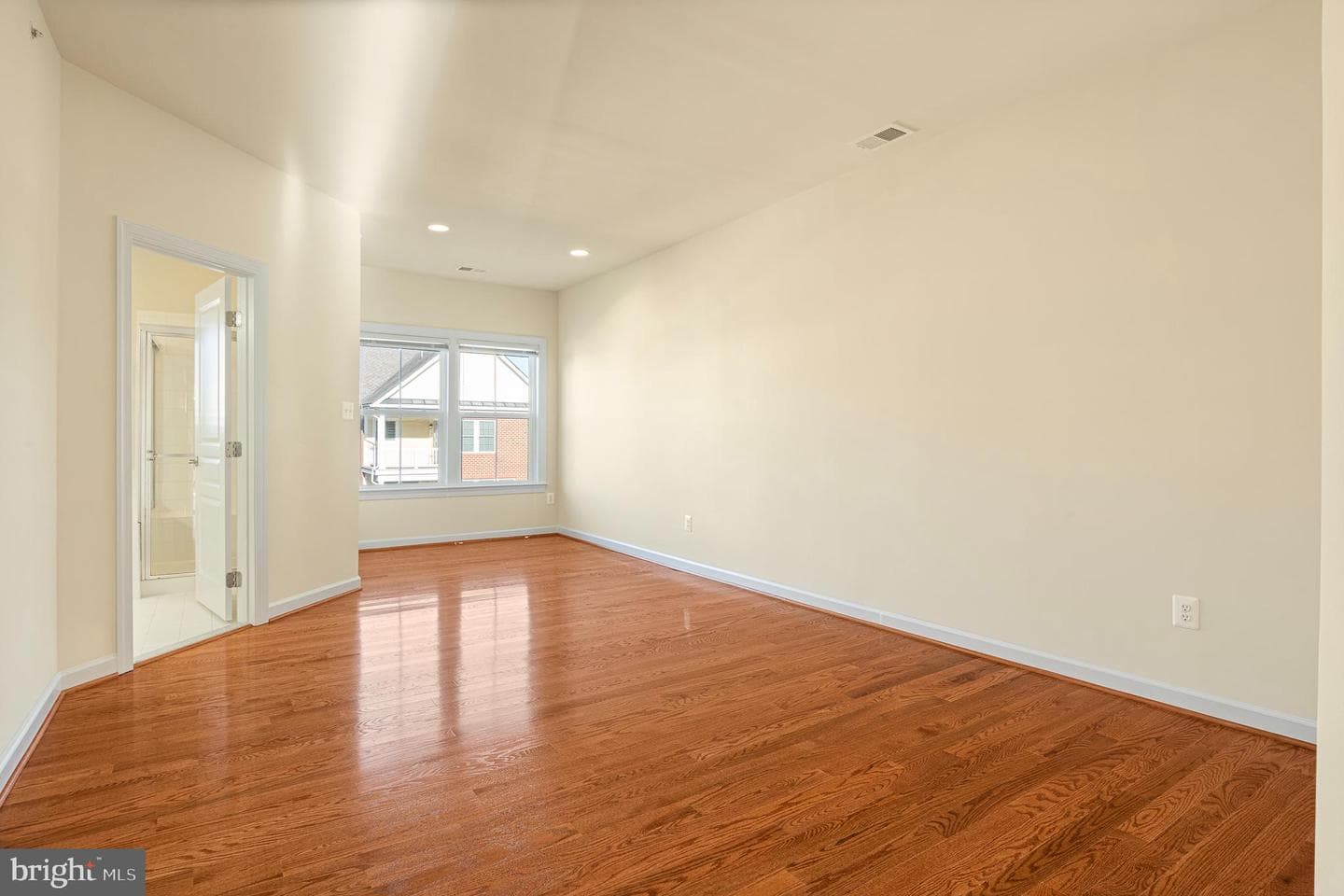 124 Community Center Avenue photo 36