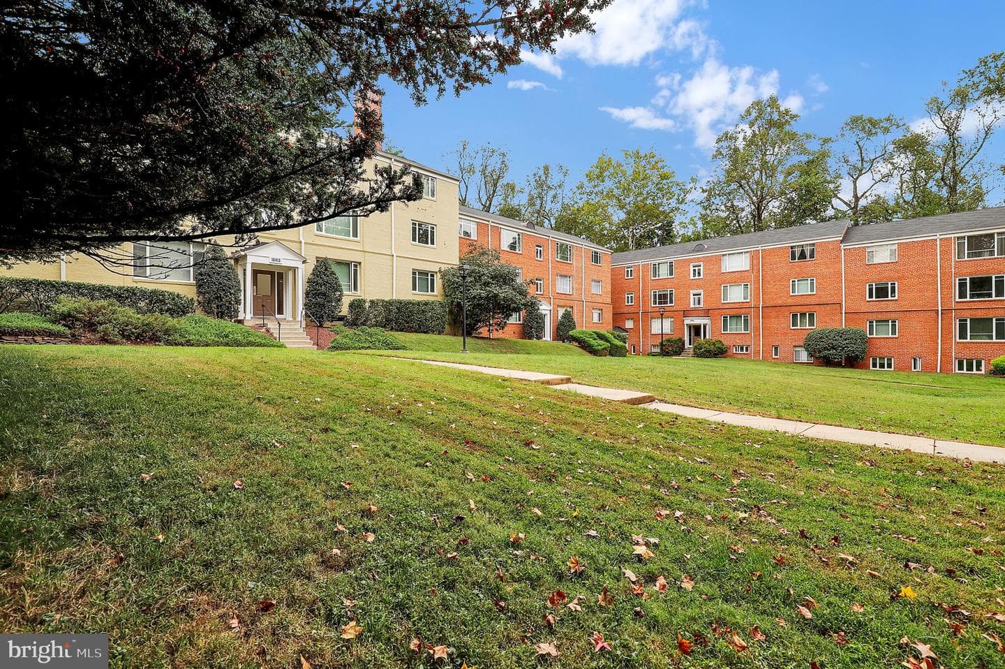 10411 Montrose Avenue #301 photo 18