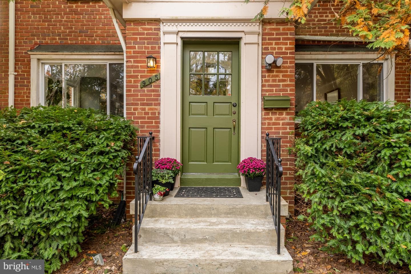905 Malcolm Drive photo 2