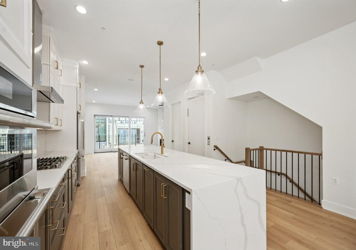 8612 Erdem Place photo 4