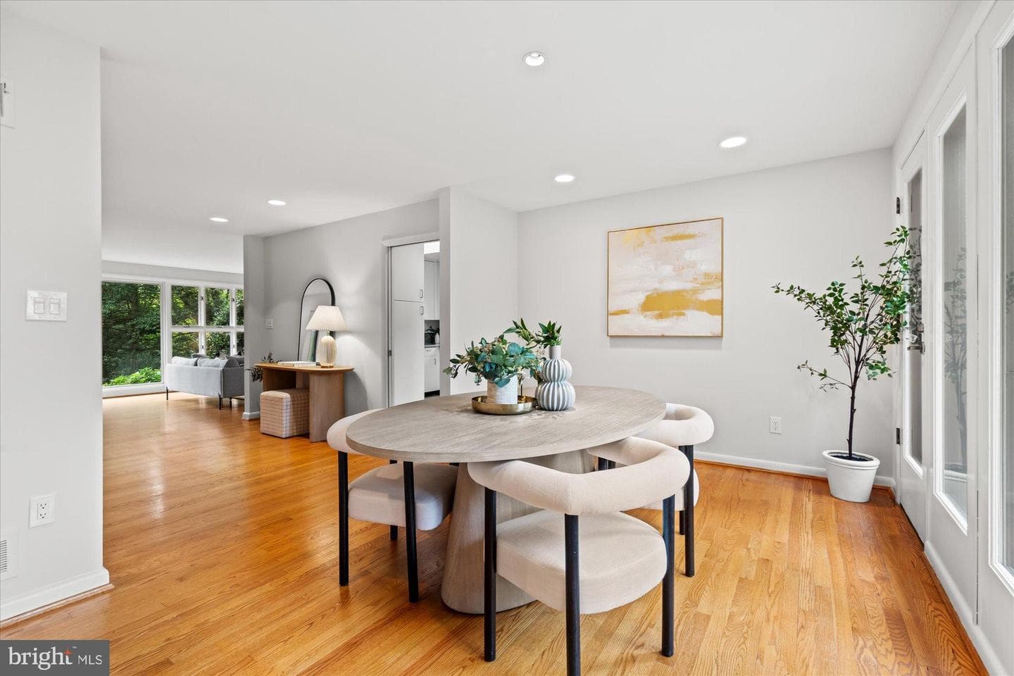 5402 Surrey Street photo 13