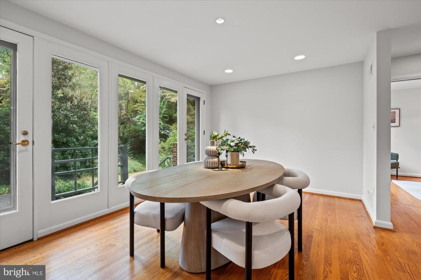 5402 Surrey Street photo 14