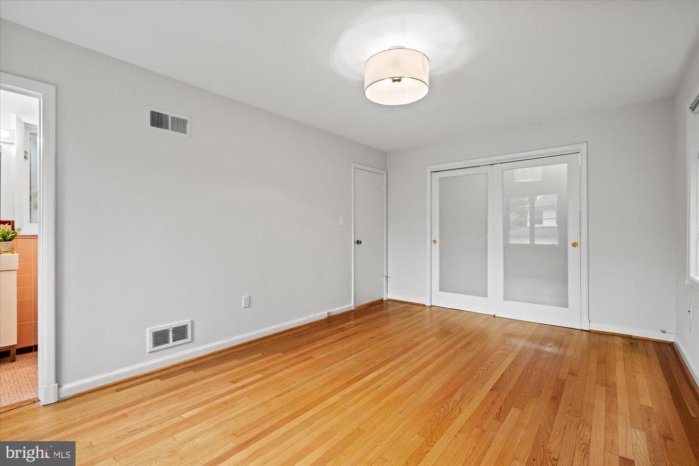 5402 Surrey Street photo 20