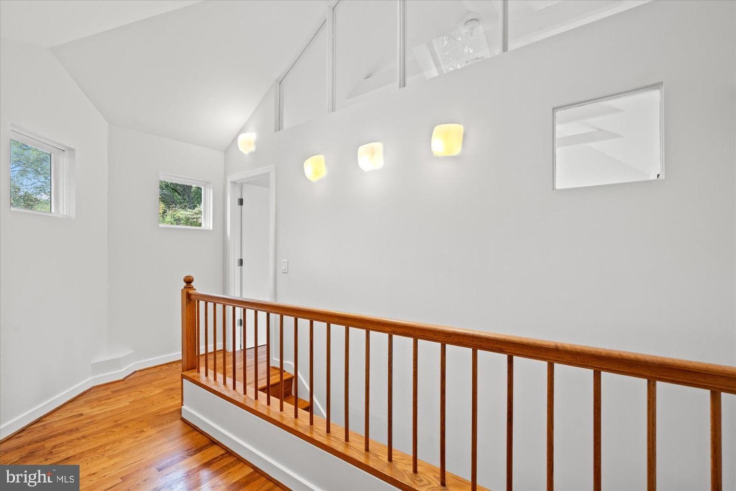 5402 Surrey Street photo 26