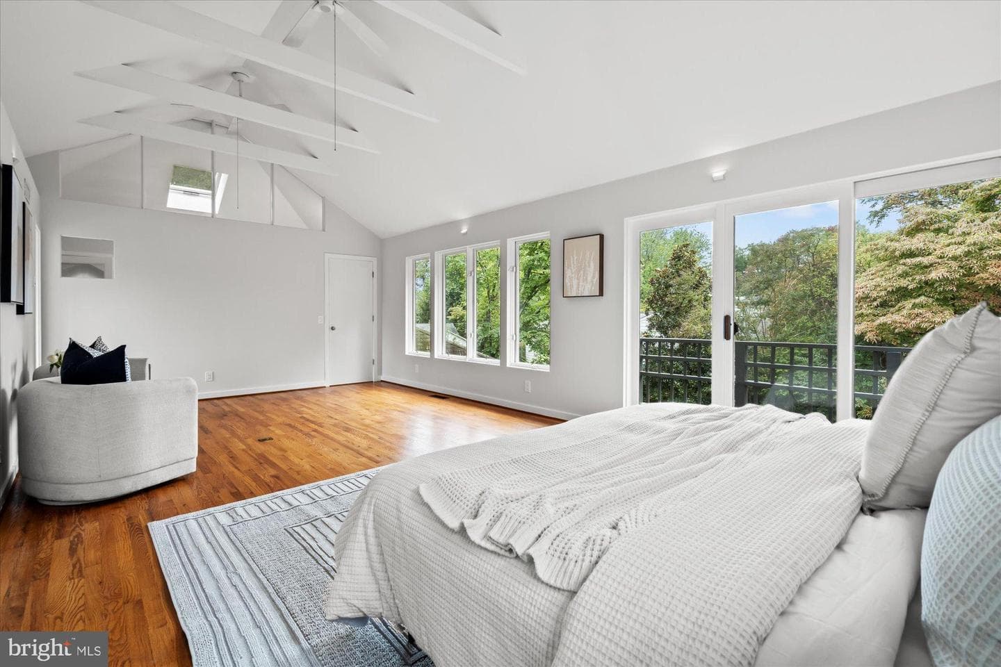5402 Surrey Street photo 29
