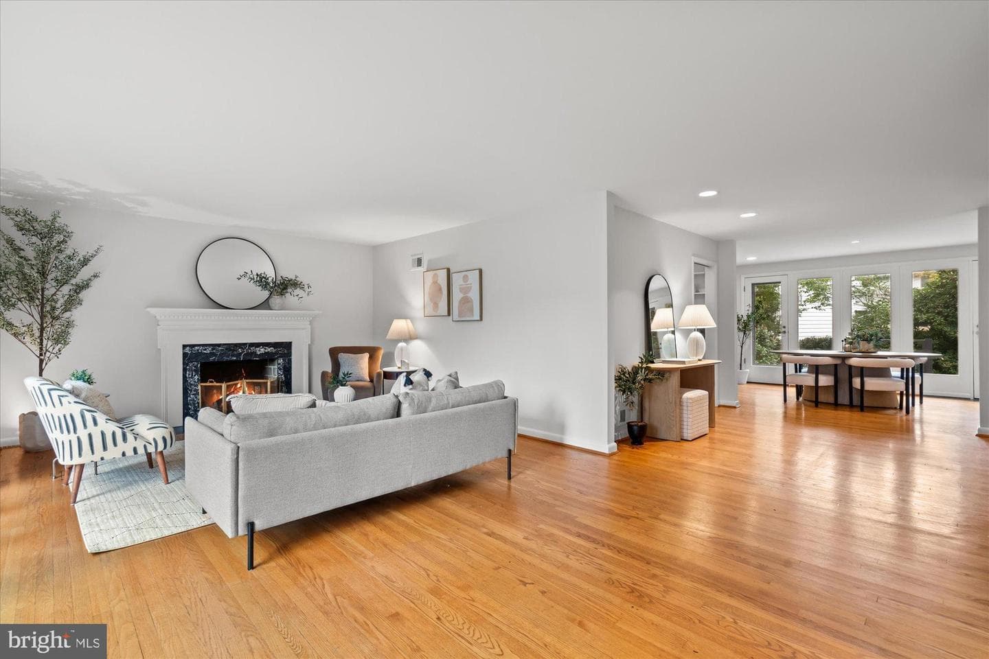 5402 Surrey Street photo 4