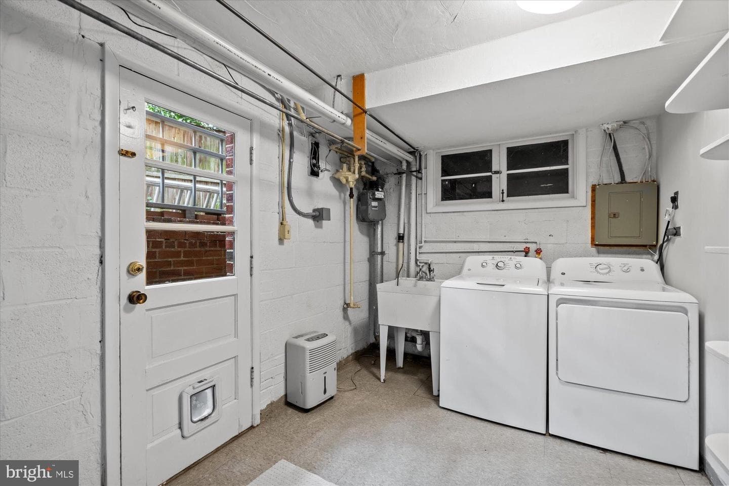 5402 Surrey Street photo 44