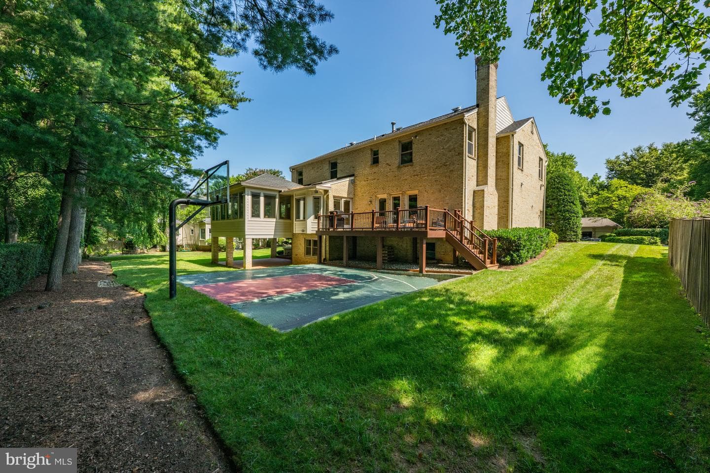 6 Le Havre Court photo 25