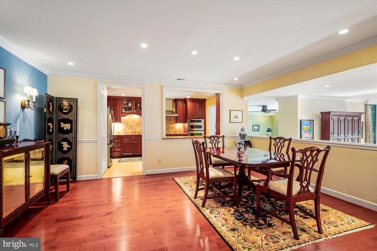 4960 Sentinel Drive #10-302 photo 4