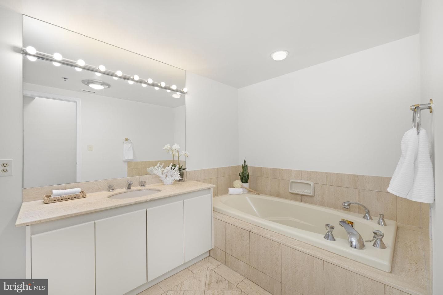 5600 Wisconsin Avenue #1-201 photo 18