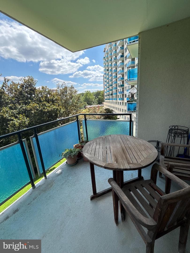10401 Grosvenor Place #413 photo 2