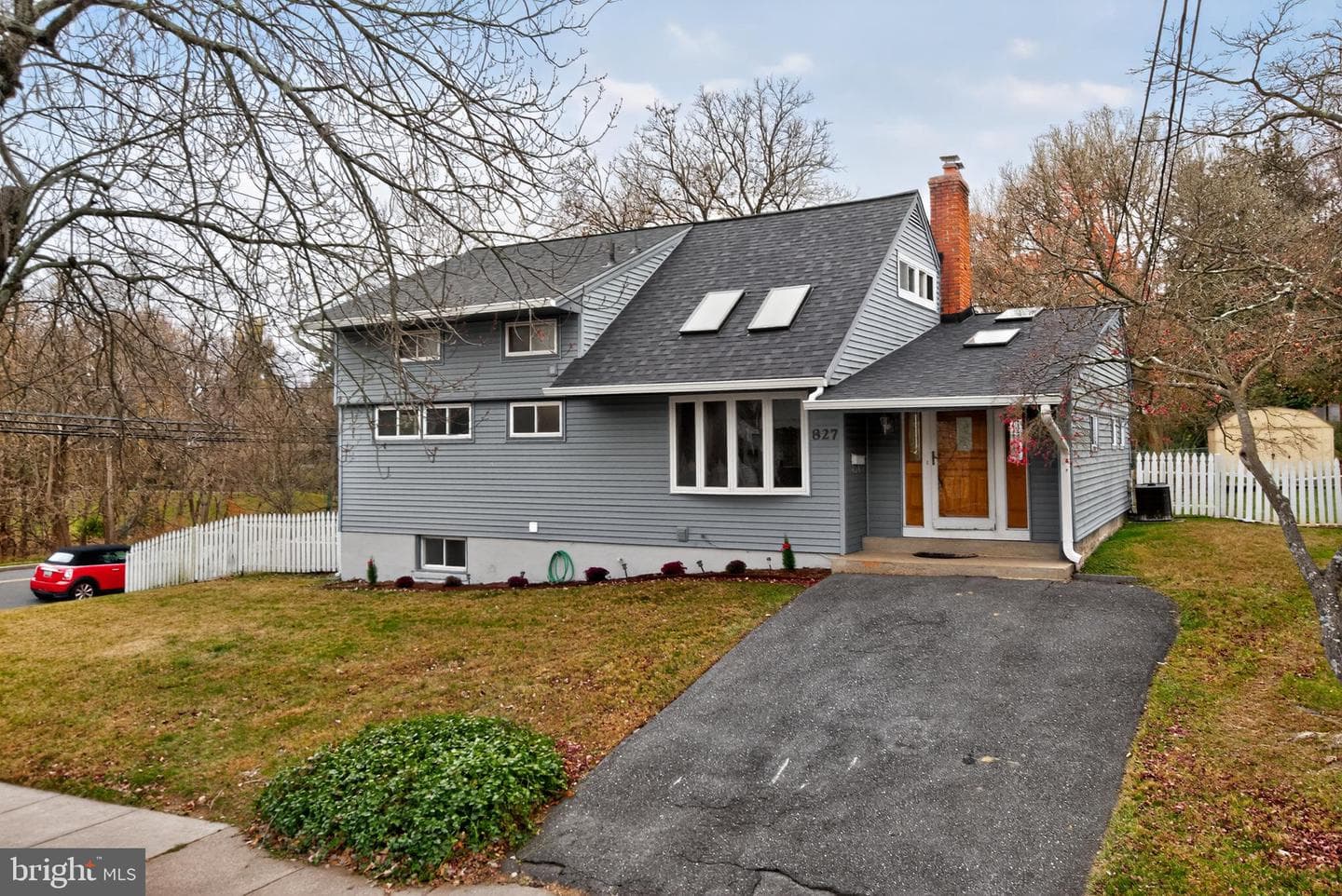 827 Crothers Lane photo 2