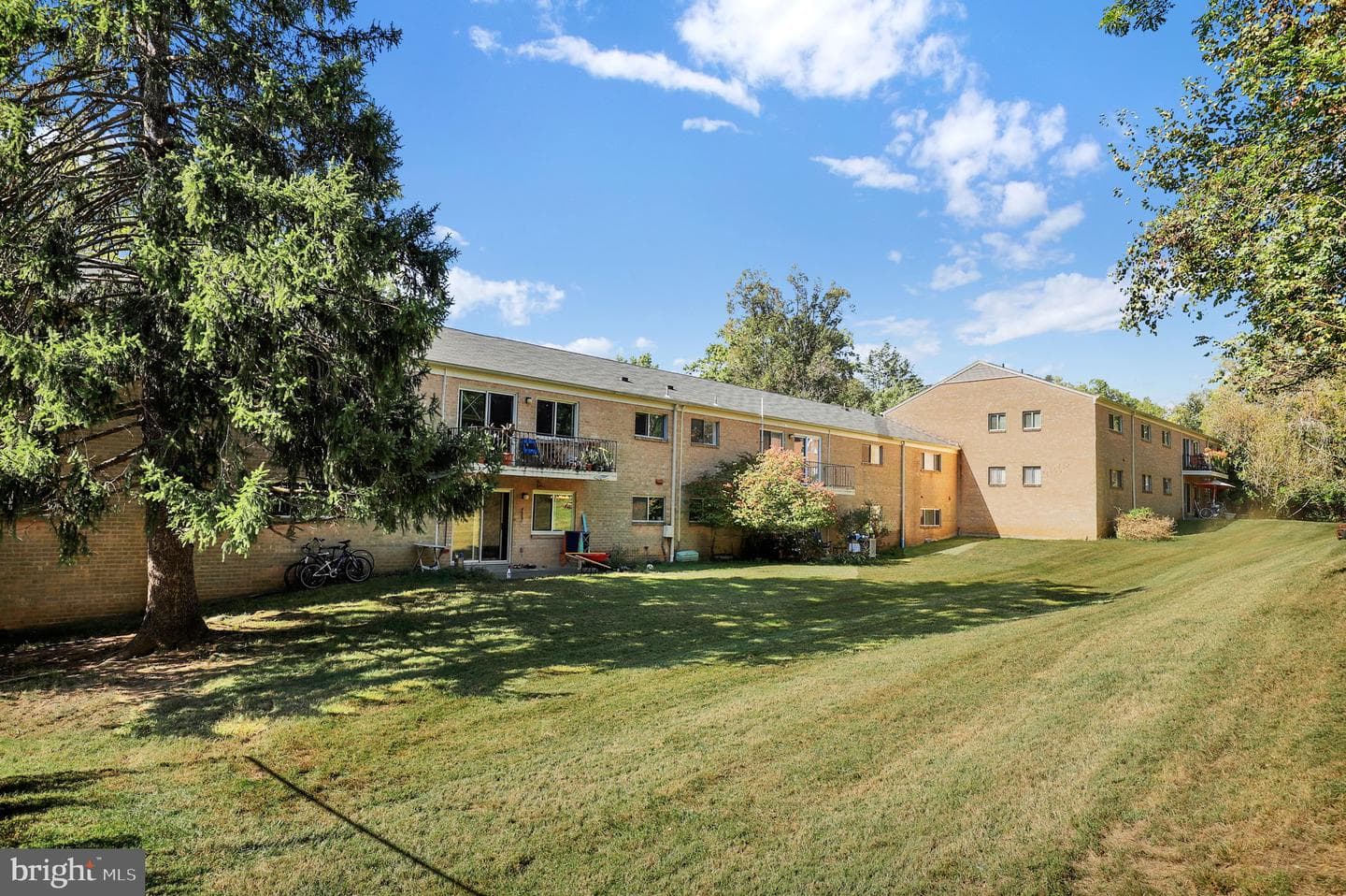 10661 Montrose Avenue #202 photo 20