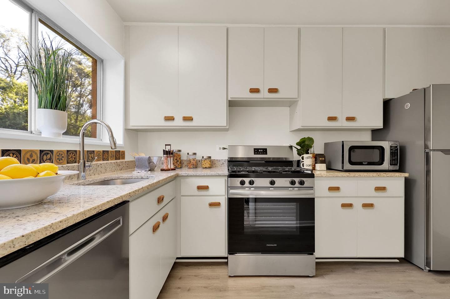 10661 Montrose Avenue #202 photo 6