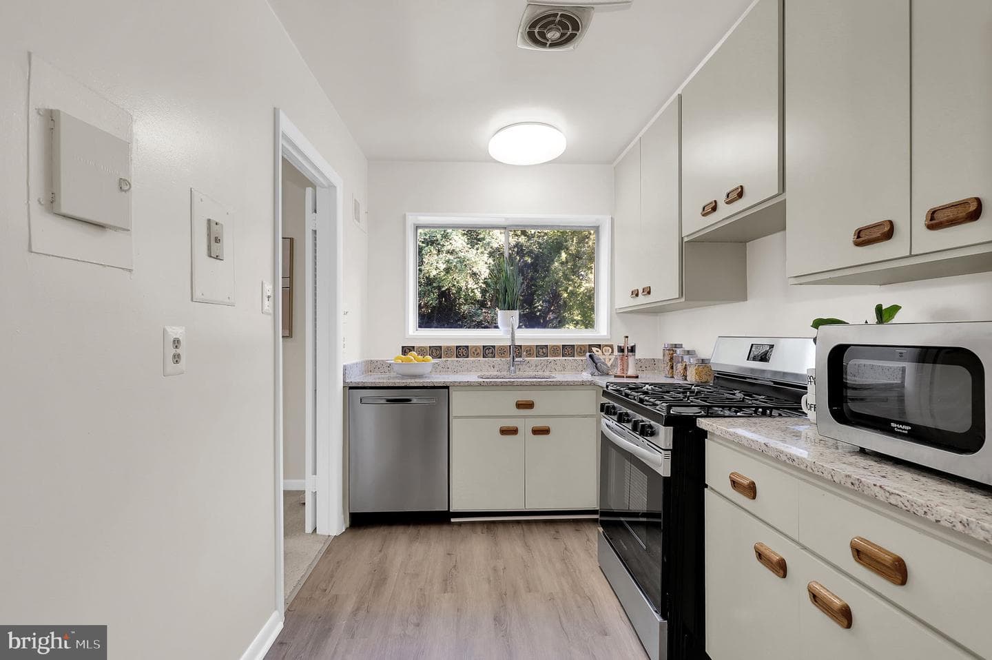 10661 Montrose Avenue #202 photo 7