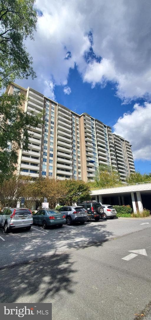5101 River Road #907, Bethesda