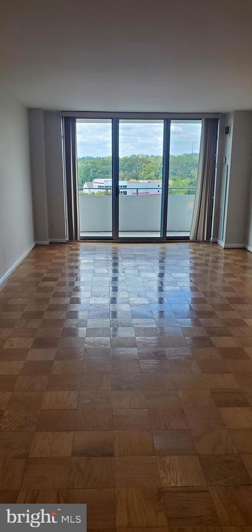 5101 River Road #907, Bethesda