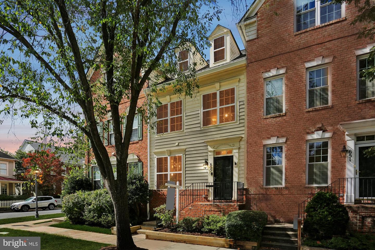 655 Gatestone Square Street photo 2