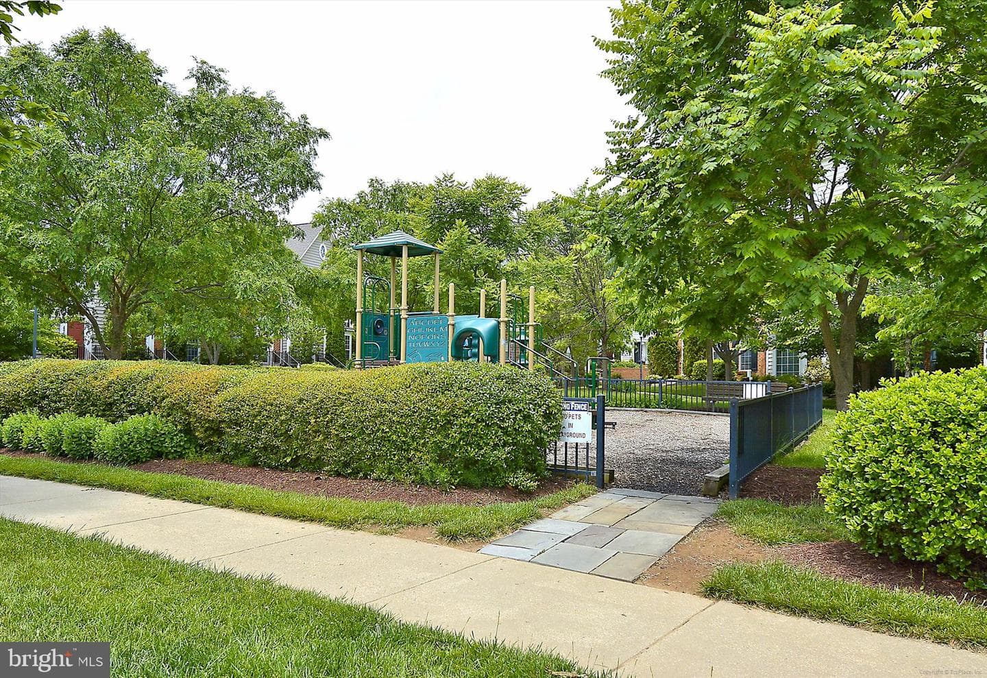 655 Gatestone Square Street photo 46