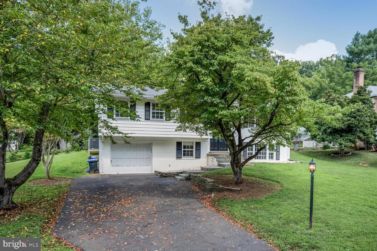 11733 Ambleside Drive photo 2