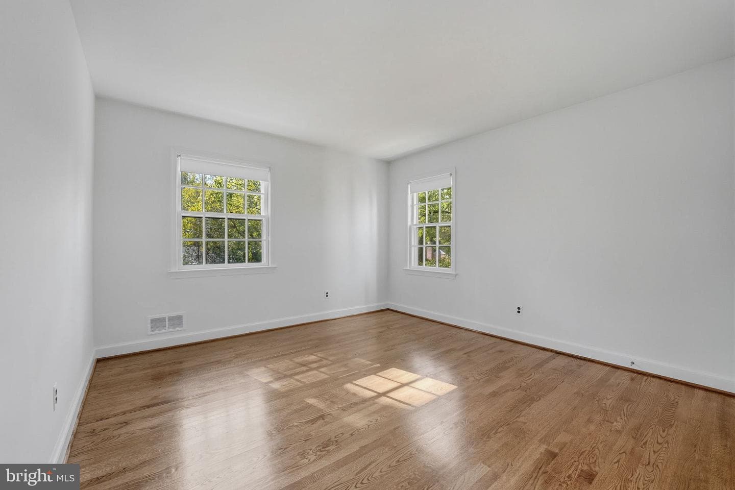 7918 Bradley Boulevard photo 32