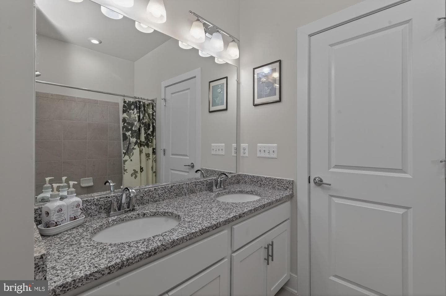 819 Rockwell Avenue #819 photo 35